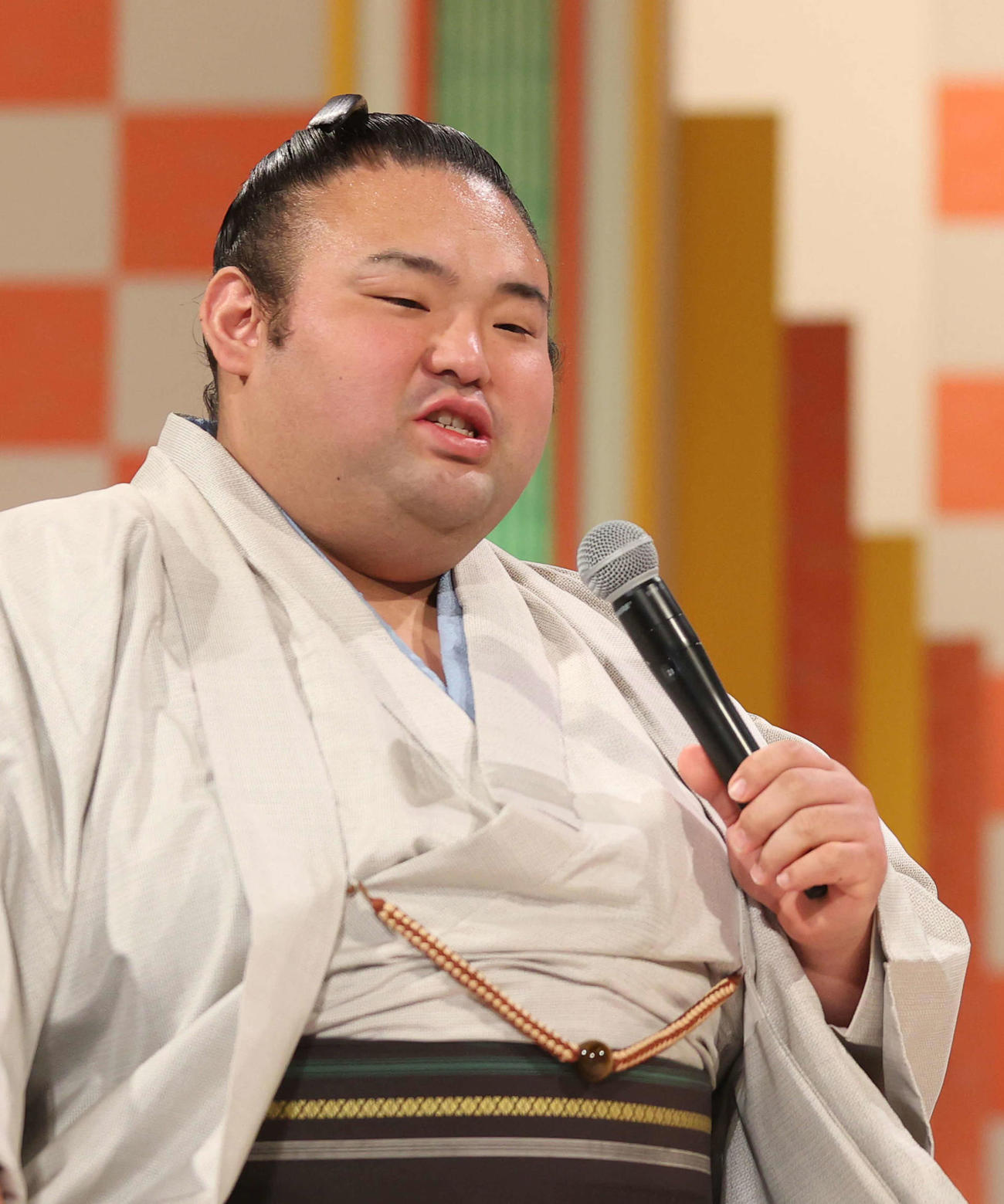 NHK福祉大相撲でトークコーナーに登場し、優勝した初場所を笑顔で振り返った貴景勝（代表撮影）