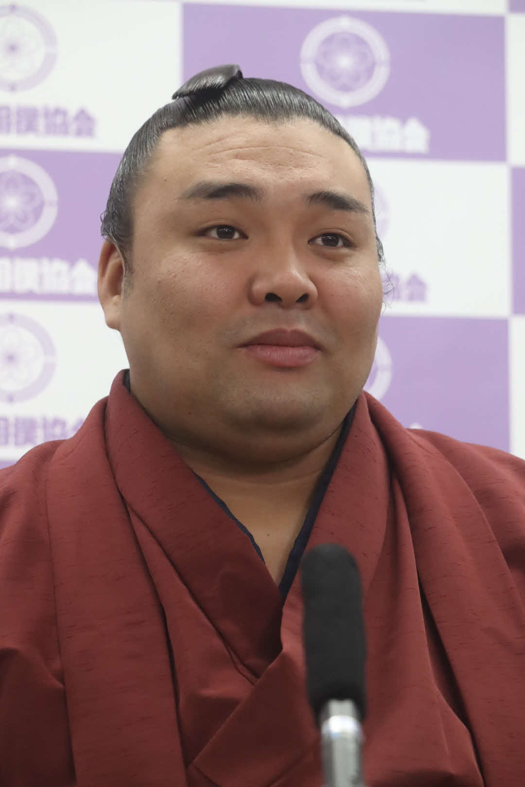 春場所への意気込みを語る新関脇の霧馬山（日本相撲協会提供）