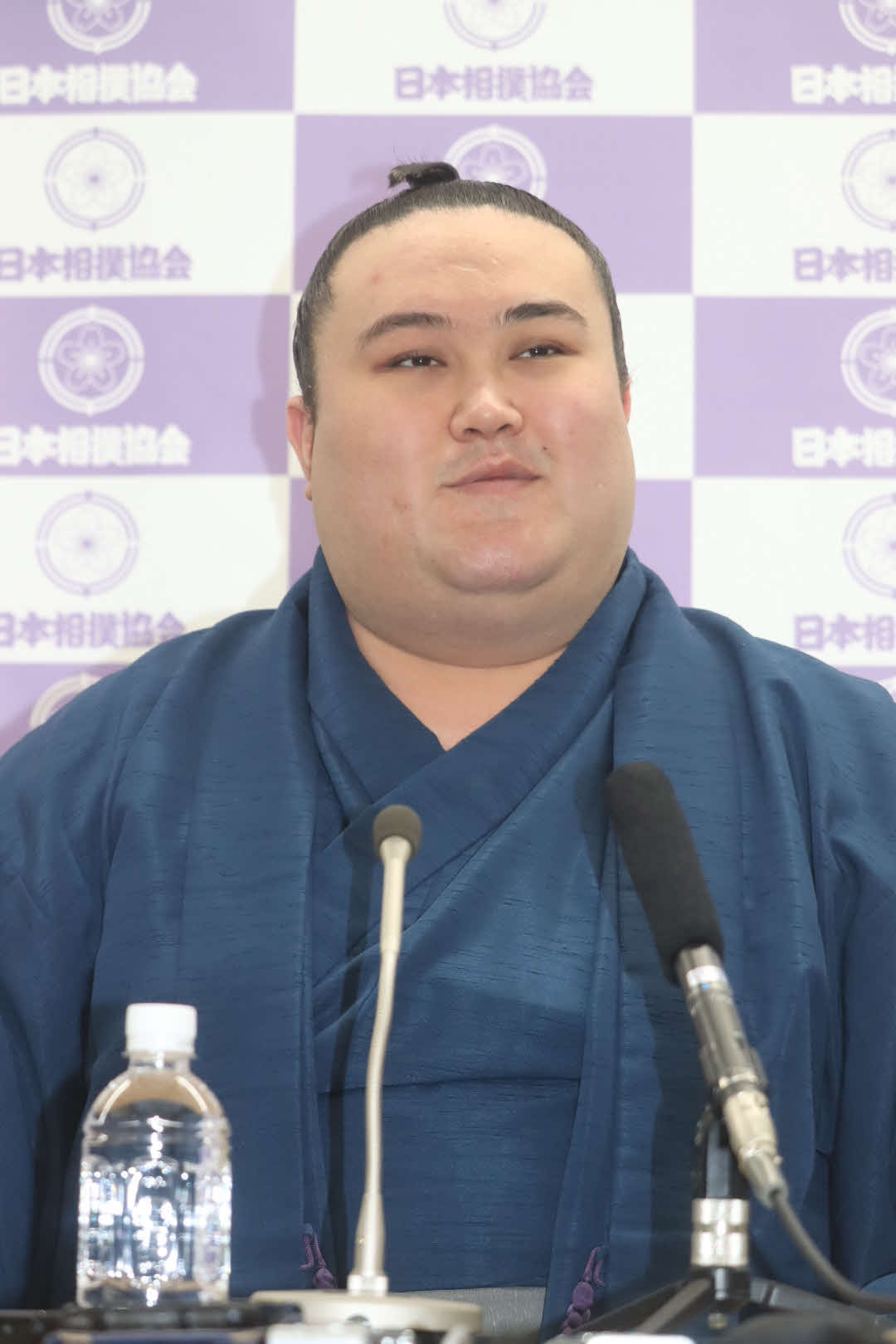 春場所への意気込みを語る新入幕の金峰山（日本相撲協会提供）