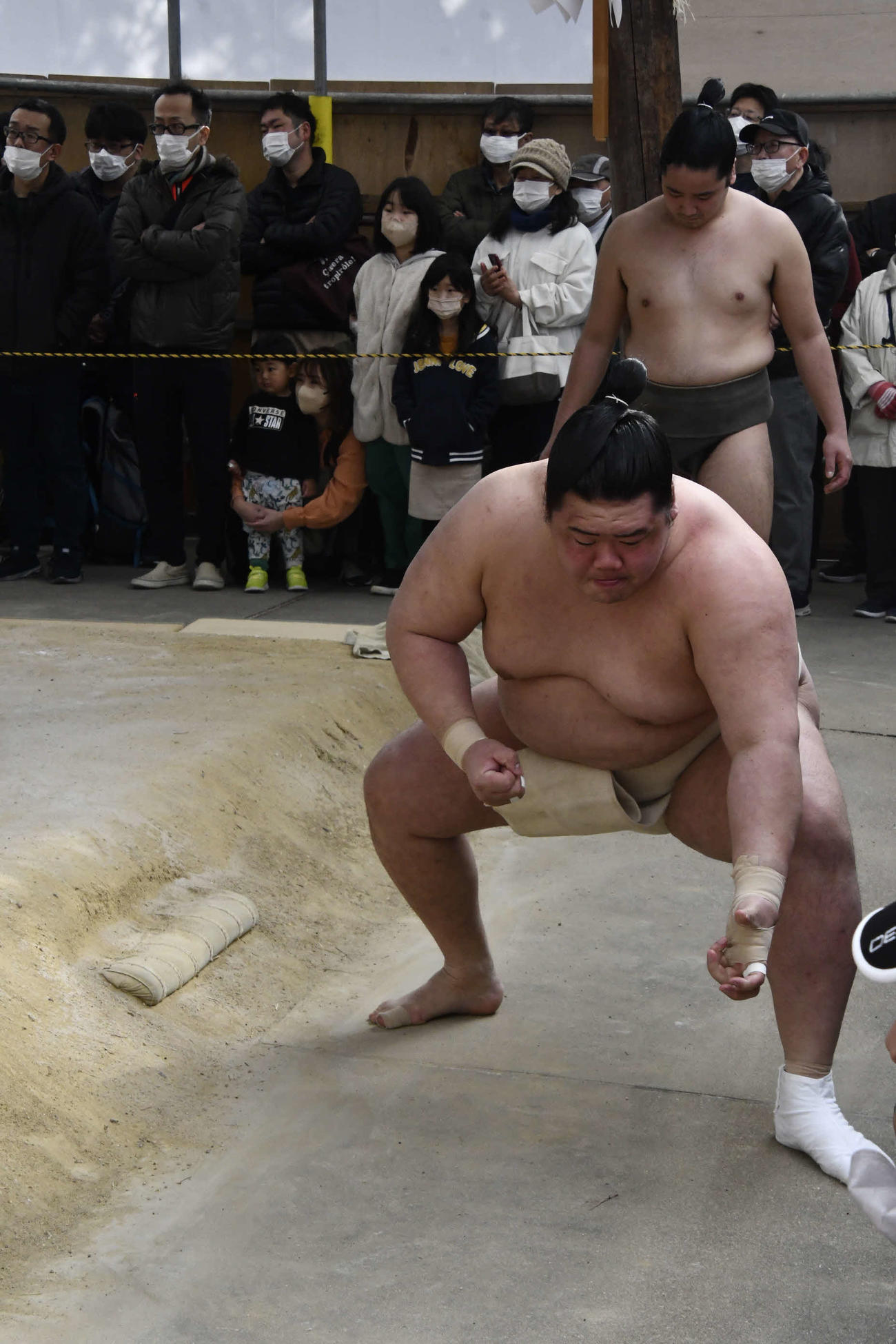 すり足を繰り返す明生（撮影・平山連）