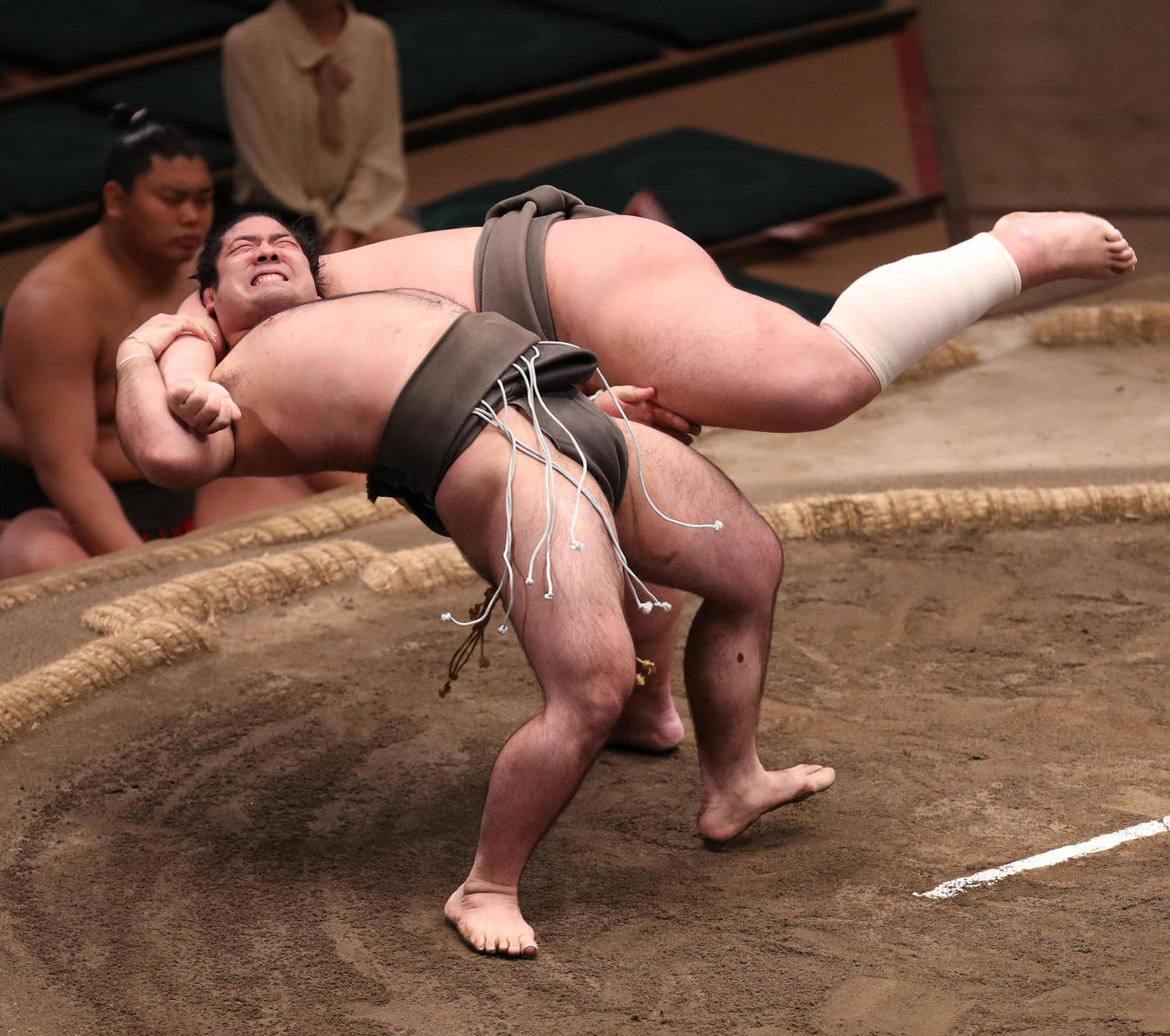 【たすき反り】三段目で東里をたすき反りで下す福山（2018年5月26日撮影）