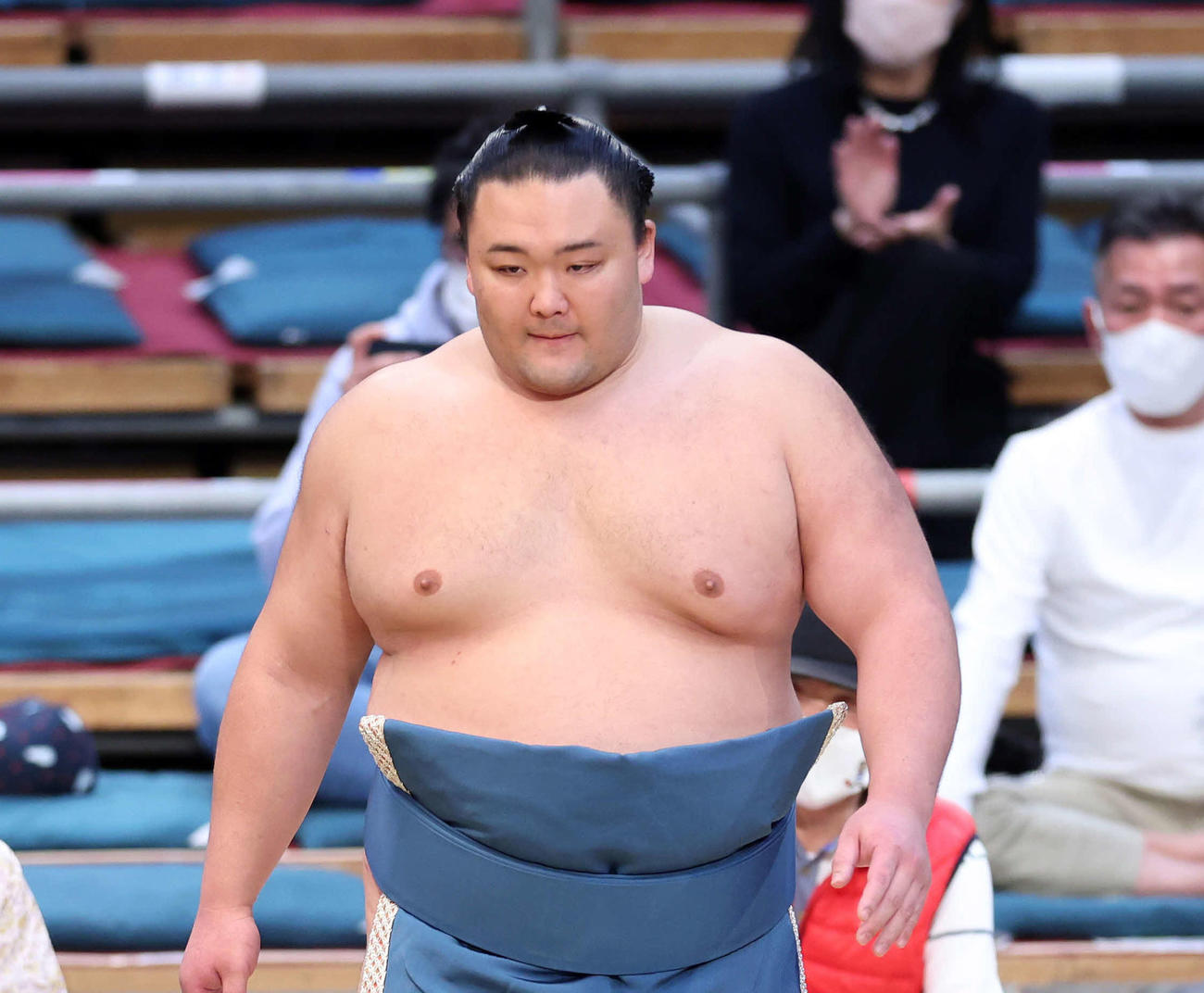 土俵入りする朝乃山（撮影・鈴木正人）
