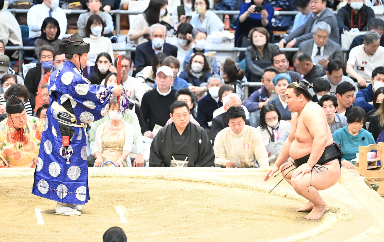 若隆景の休場により霧馬山の不戦勝となった（撮影・和賀正仁）