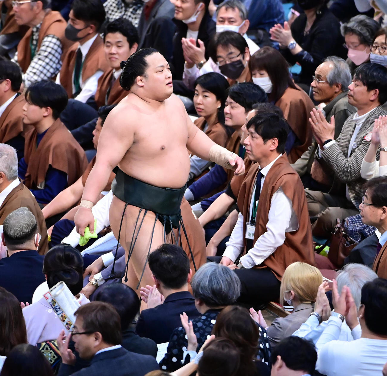花道を引き揚げる翠富士（撮影・小沢裕）