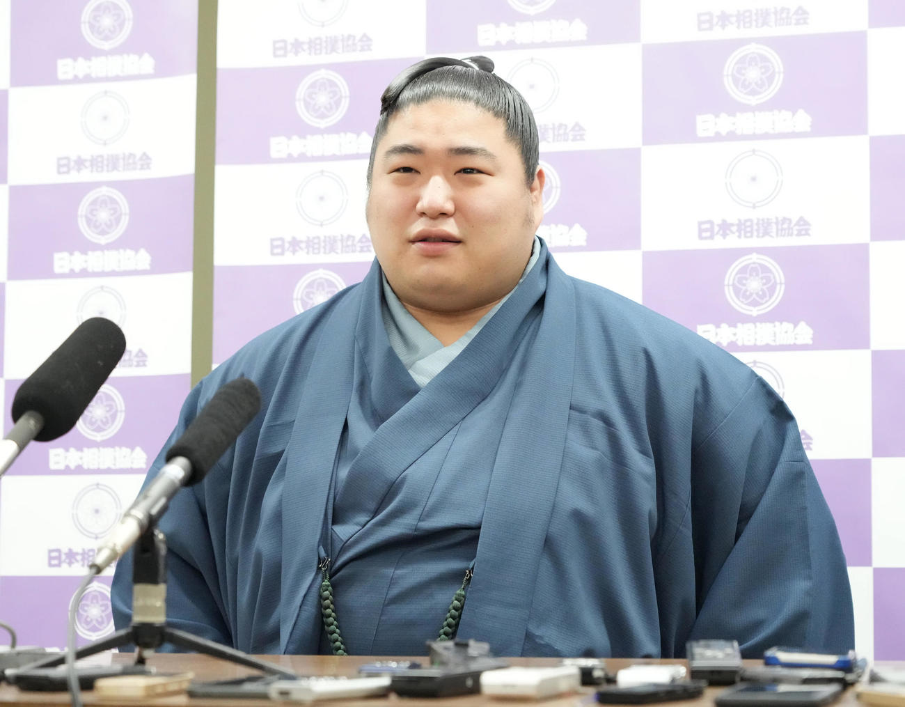 大相撲夏場所の番付発表会見に臨む若元春（撮影・小沢裕）