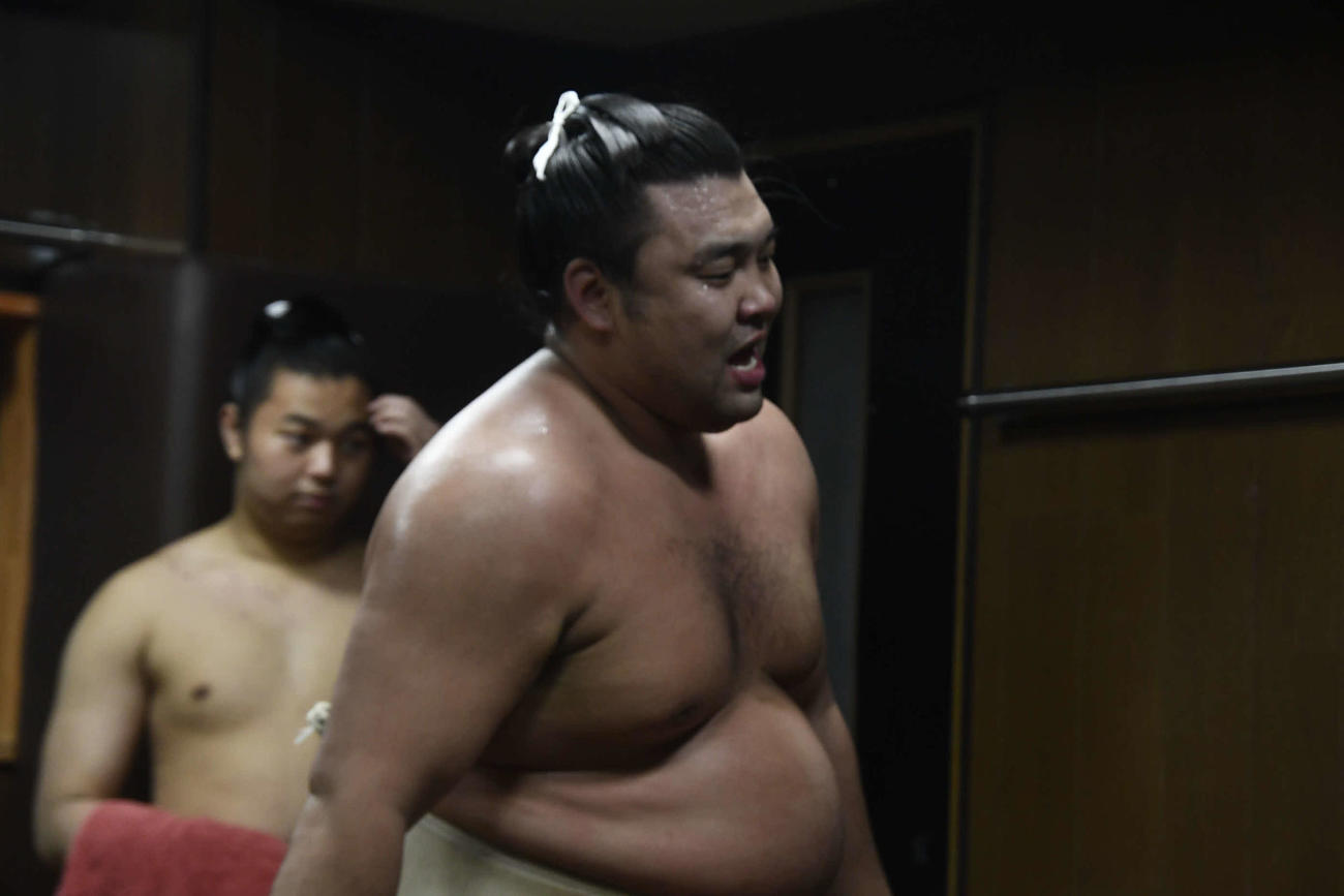 稽古に参加した霧馬山（撮影・平山連）