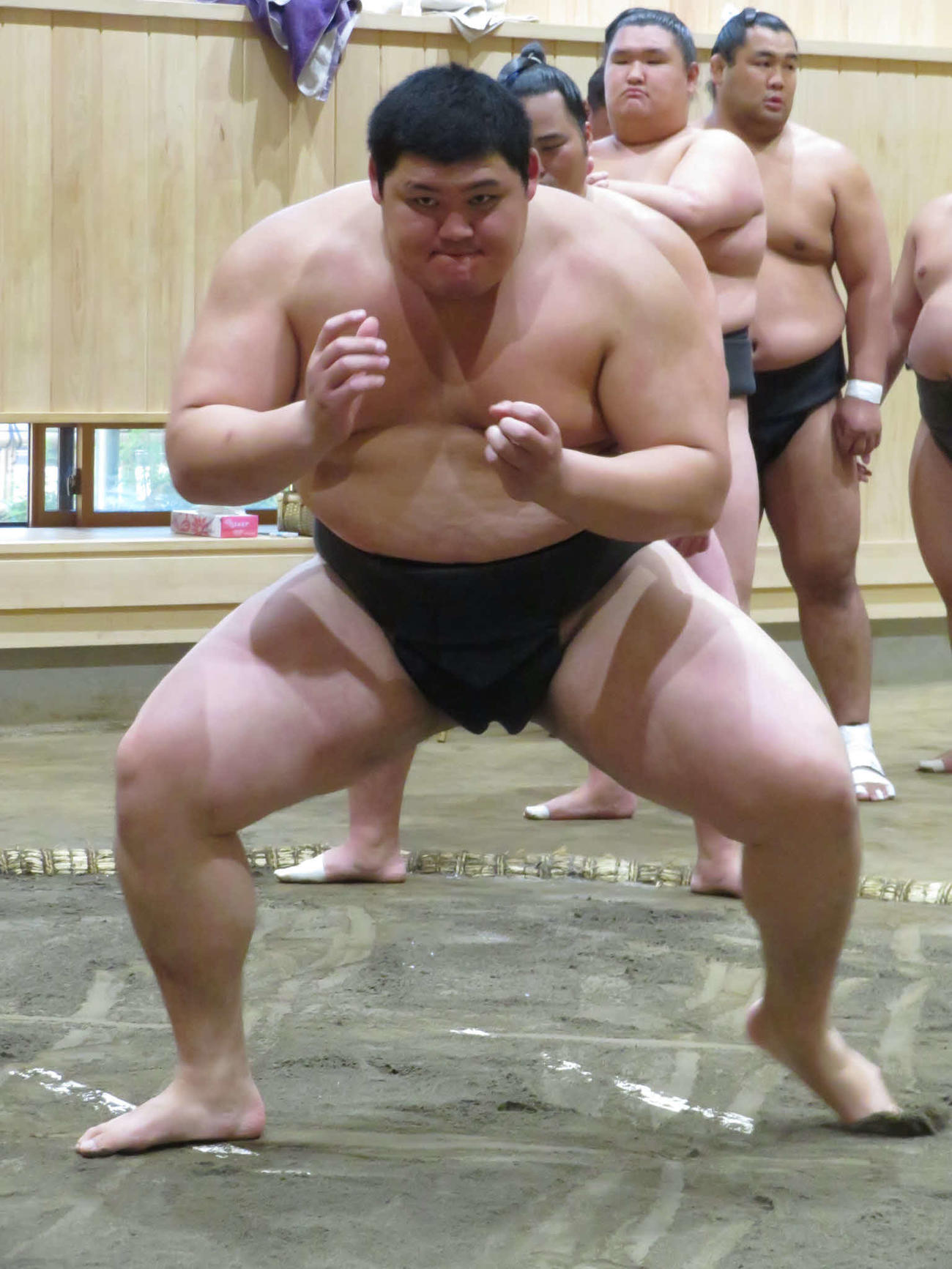 すり足を繰り返す大の里