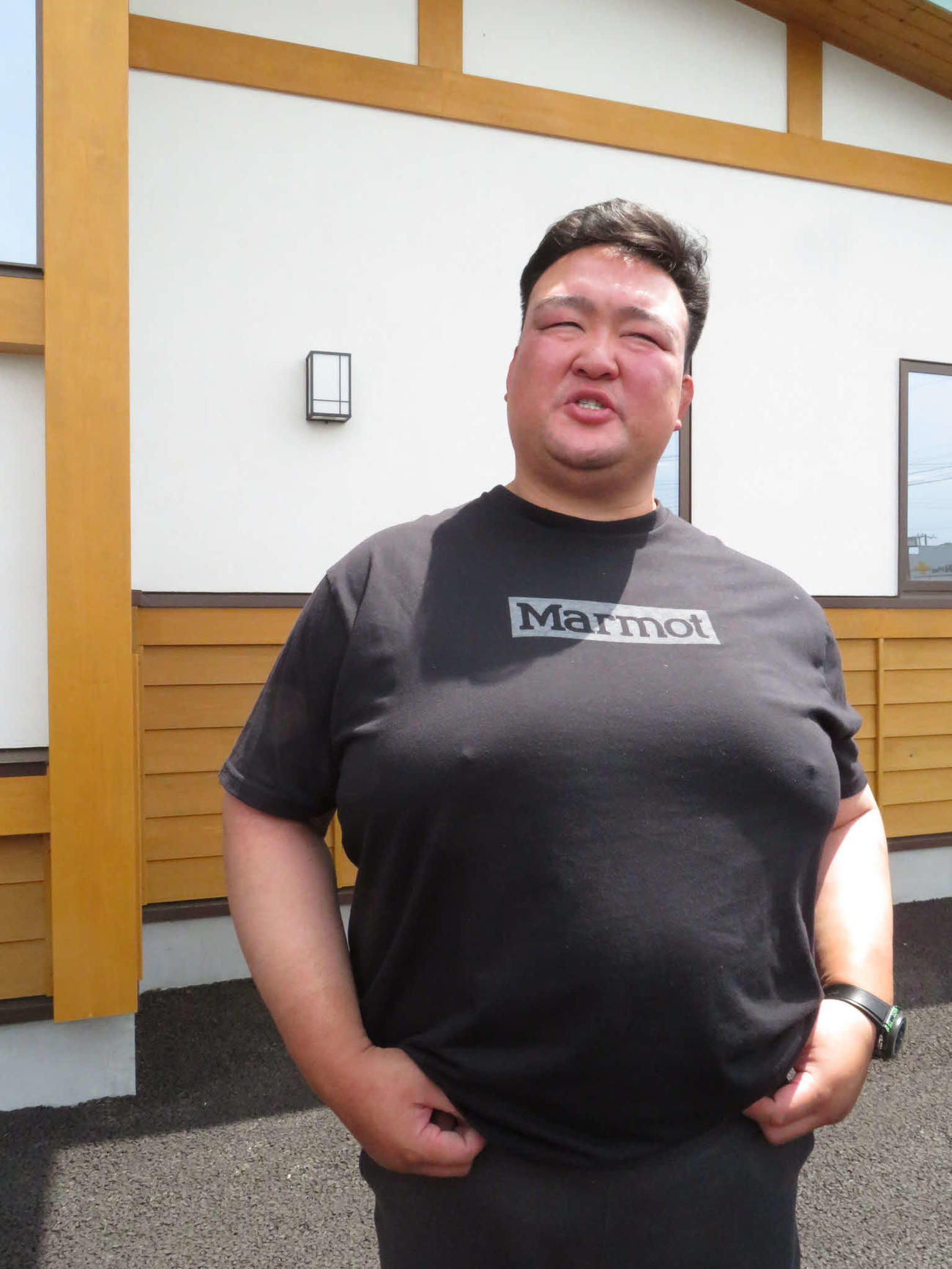 稽古後、大の里について語る師匠の二所ノ関親方