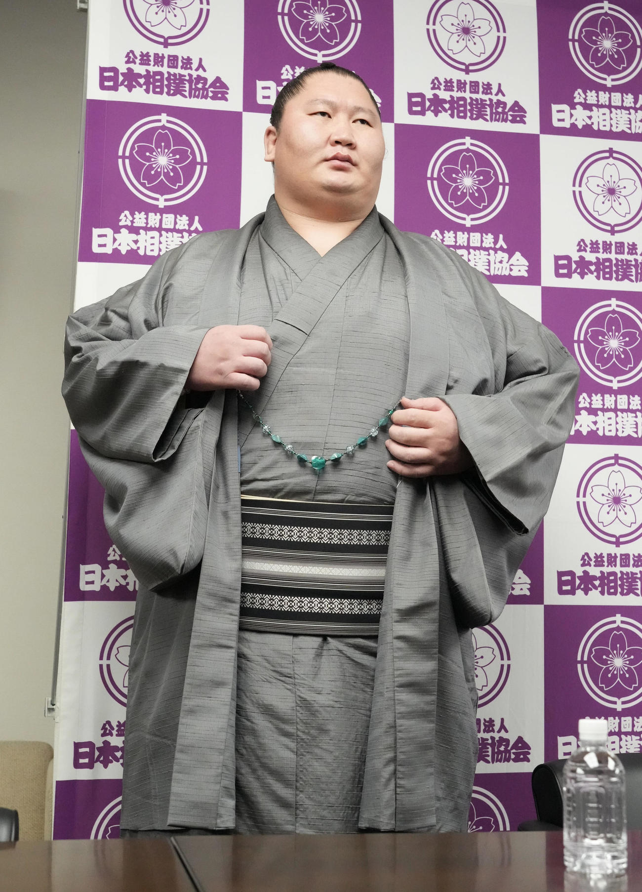 引退会見に臨む逸ノ城（撮影・小沢裕）