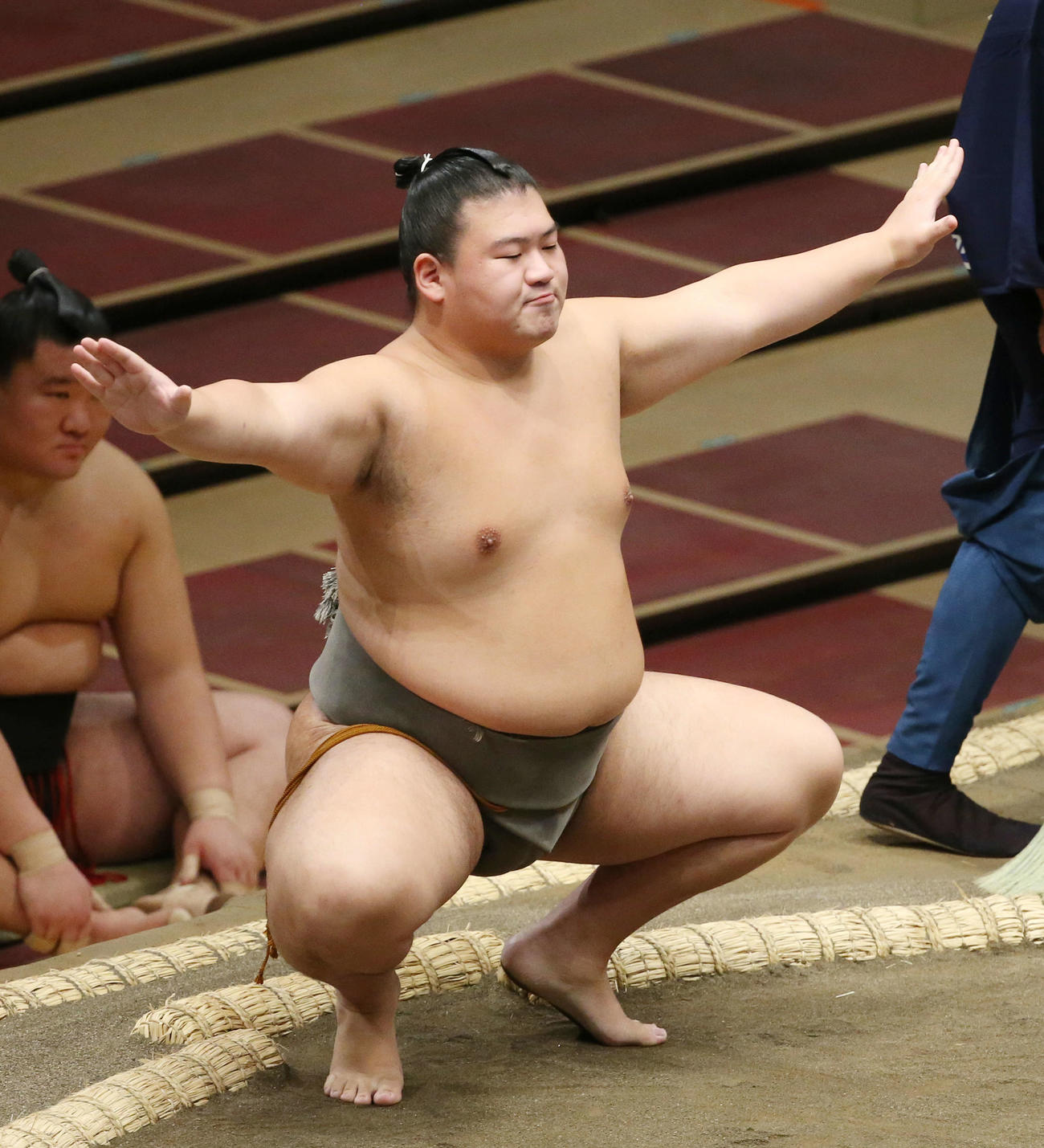 塵手水を切る琴貫鉄（2020年7月撮影）