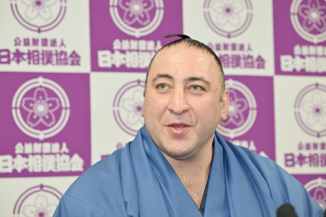 引退会見する栃ノ心（撮影・滝沢徹郎）