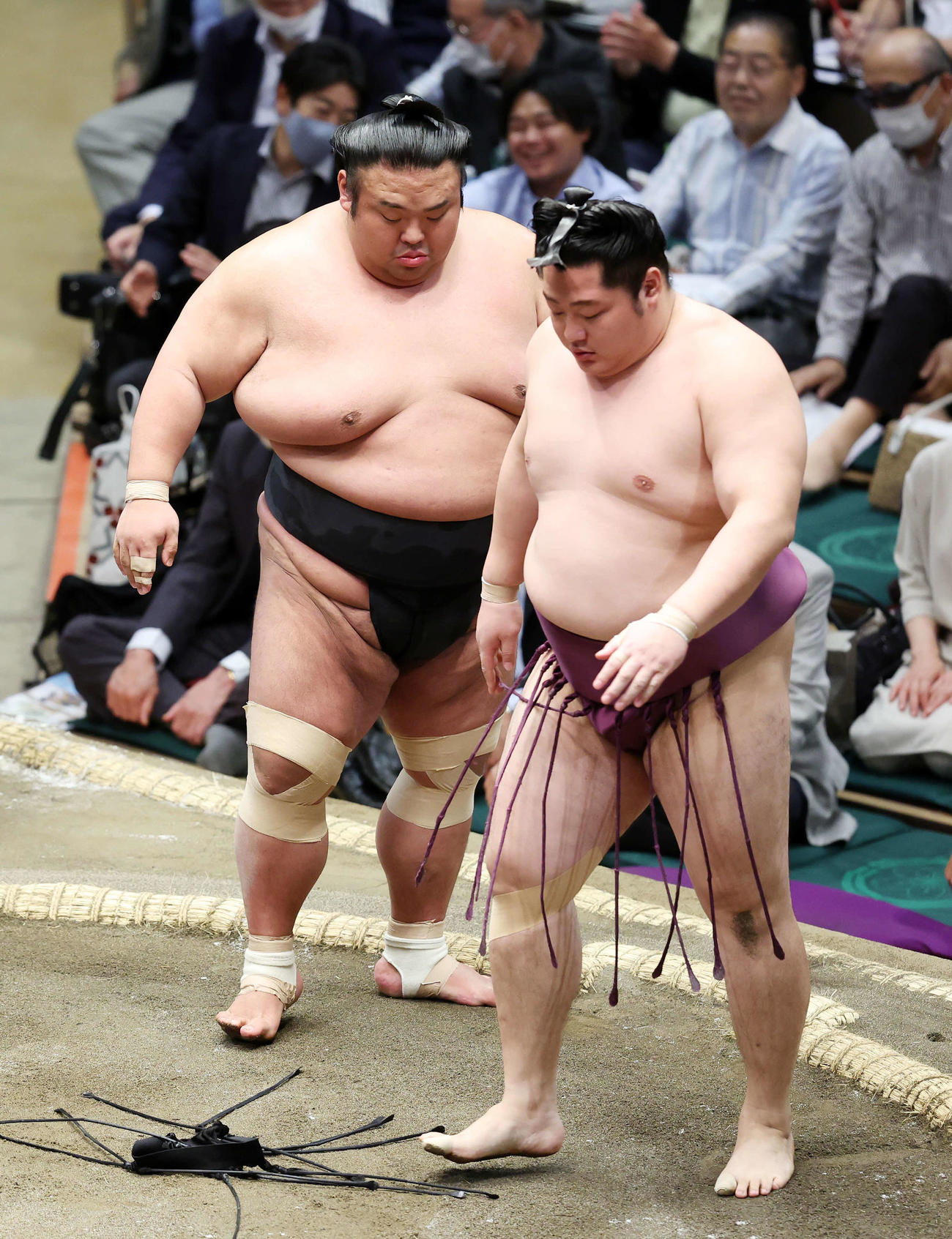 遠藤（右）をはたき込みで破った貴景勝（2023年5月17日撮影）
