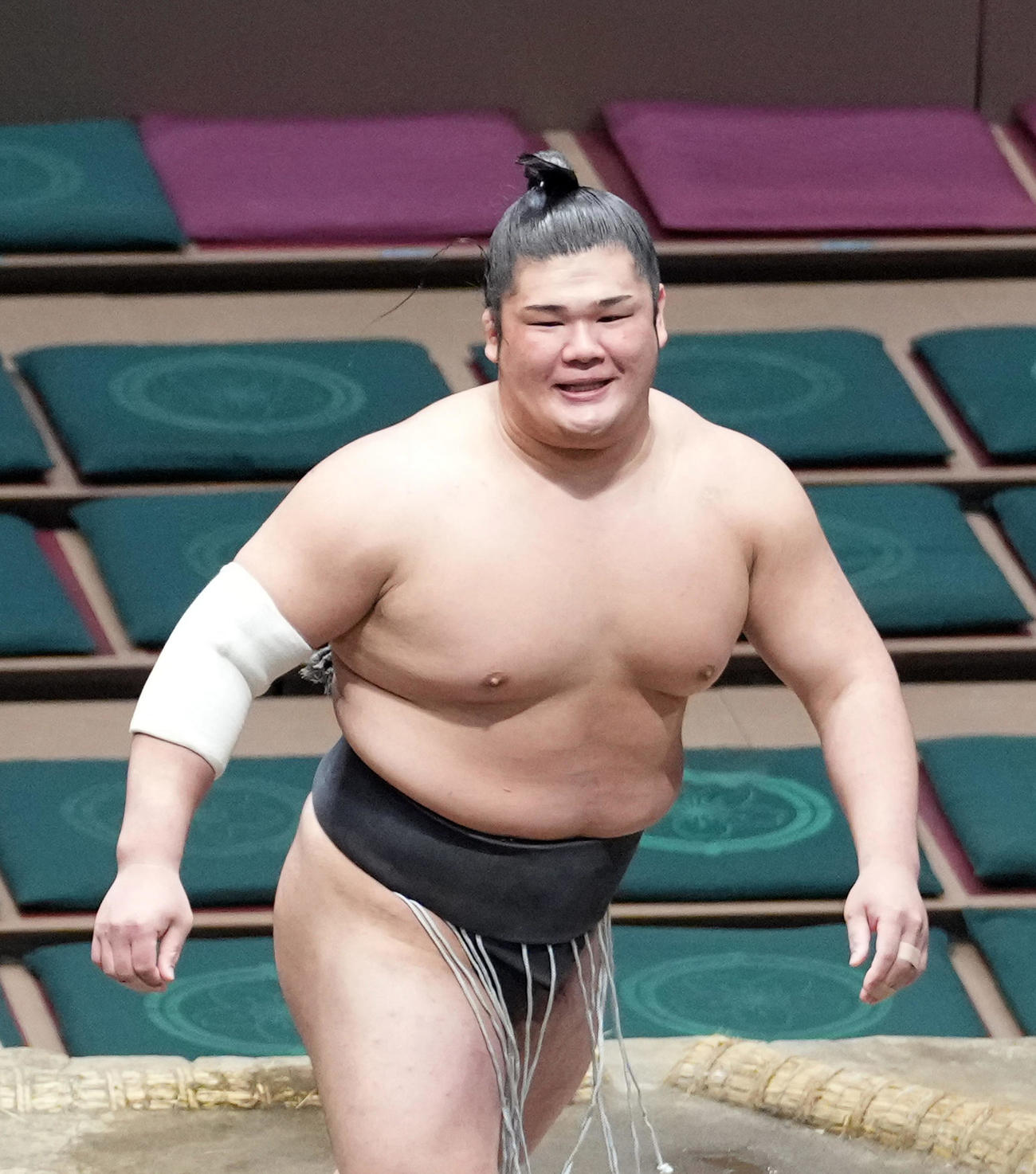 木竜皇は幕下優勝を決め笑顔を見せる（撮影・小沢裕）