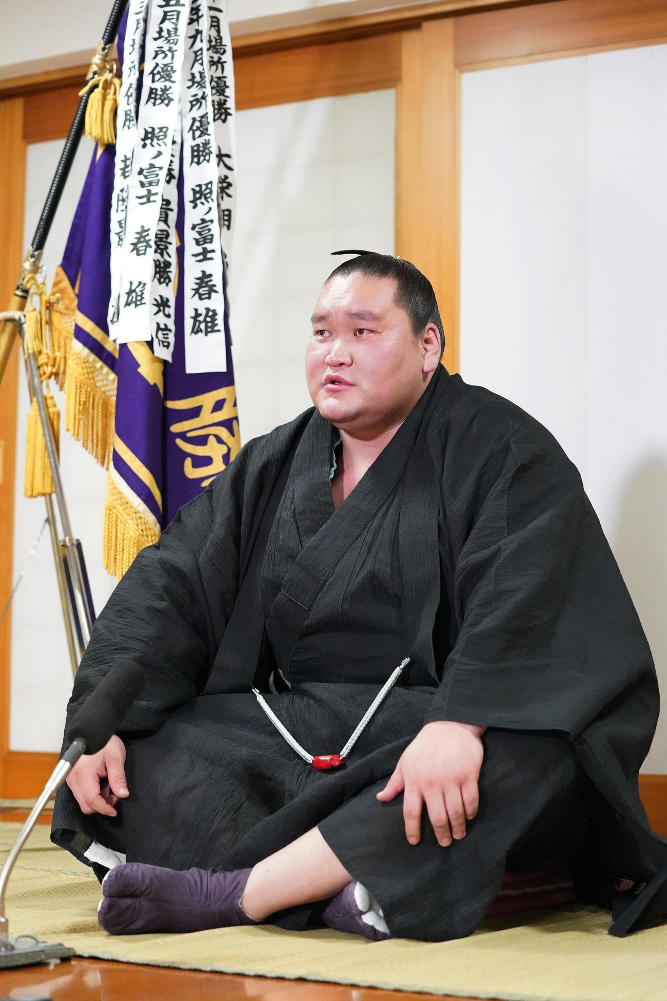 大相撲令和5年夏場所の優勝一夜明け会見に臨む横綱照ノ富士（撮影・小沢裕）