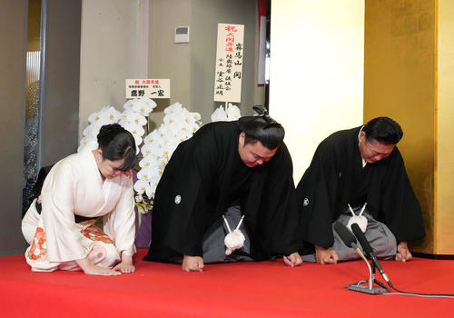 鶴竜親方、引退相撲に花添える新大関霧馬山改め霧島に感慨「有言実行し
