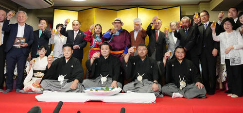 鶴竜親方、引退相撲に花添える新大関霧馬山改め霧島に感慨「有言実行し