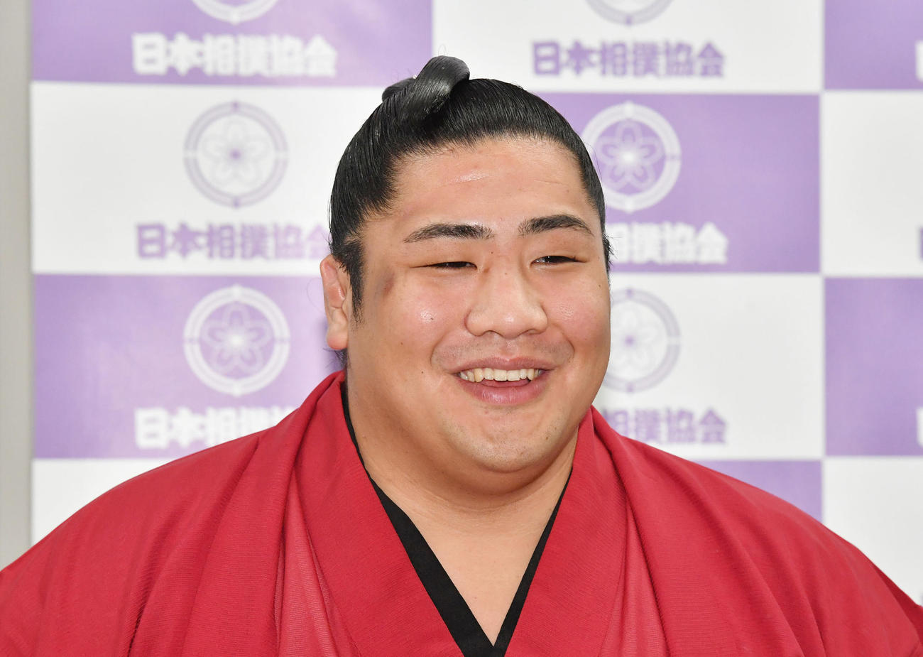 新十両昇進会見に臨む勇磨