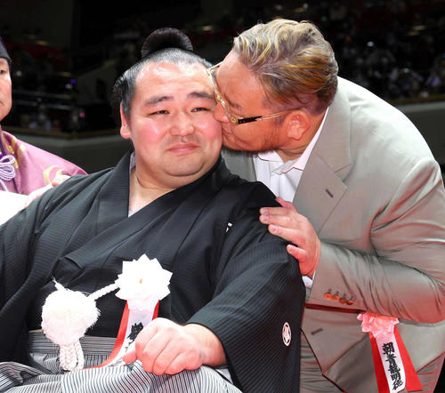 鶴竜が引退記念パーティー「あらためて力士になってよかった」宮城野 