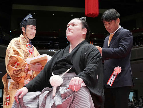 元勢の春日山親方が断髪式 槙野智章さんイメージしたヘアスタイルに