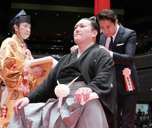 元勢の春日山親方が断髪式 槙野智章さんイメージしたヘアスタイルに