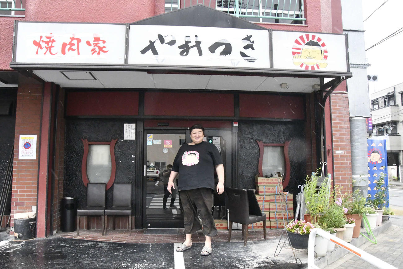 「焼肉家やみつき」を営む元大関琴光喜の田宮啓司さん（撮影・平山連）