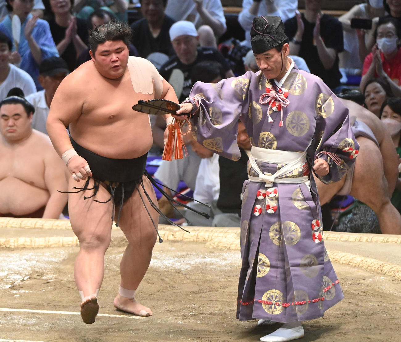 新入幕の伯桜鵬、7勝目挙げ勝ち越し王手「幕内は全員が化け物」負けた相撲は「倍、見直す」 - 大相撲写真ニュース : 日刊スポーツ