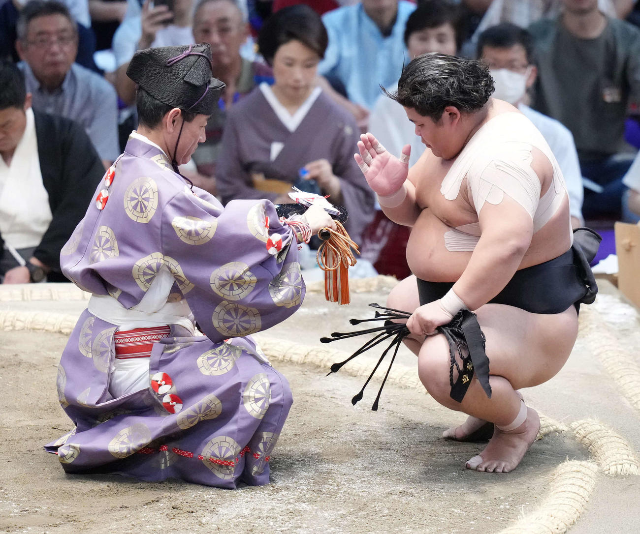 新入幕の伯桜鵬、7勝目挙げ勝ち越し王手「幕内は全員が化け物」負けた相撲は「倍、見直す」 - 大相撲写真ニュース : 日刊スポーツ
