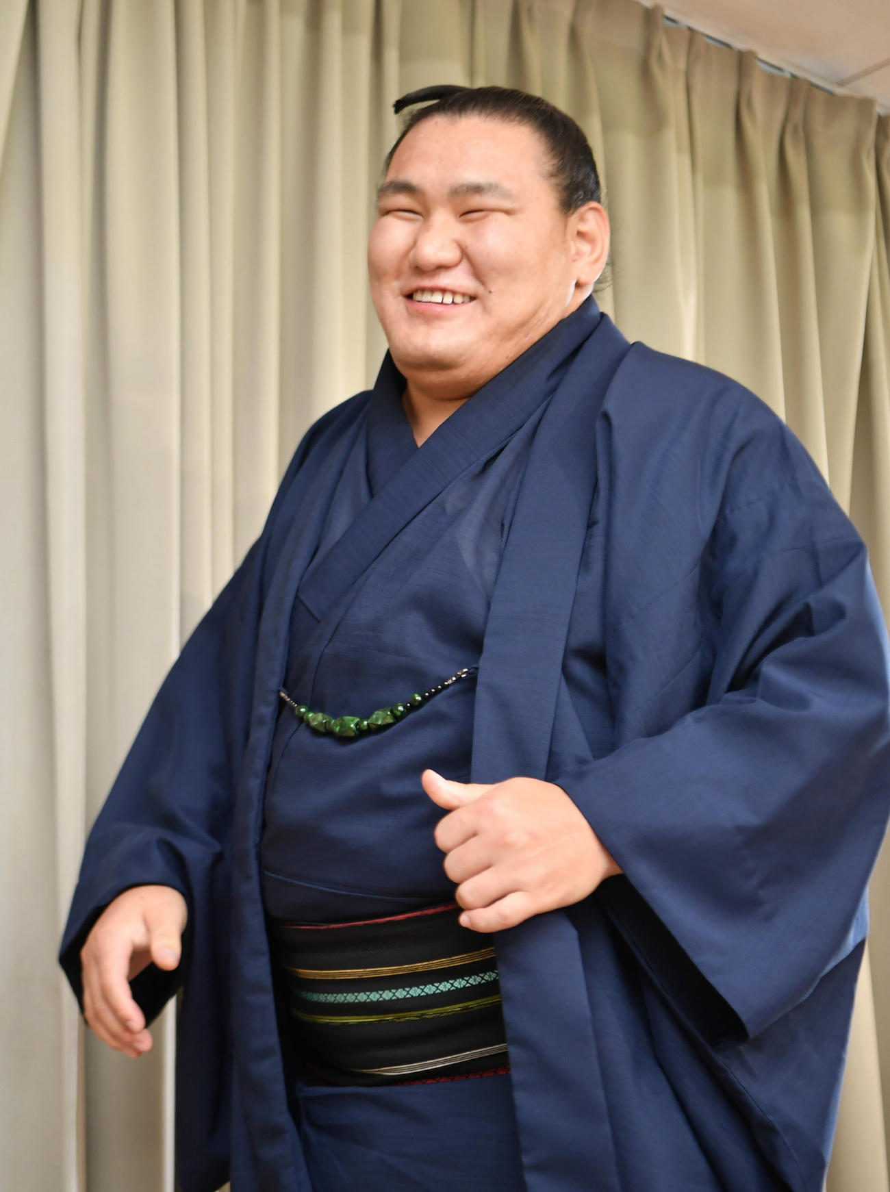 初優勝から一夜明け、記者会見後に笑顔で引き揚げる豊昇龍（代表撮影）