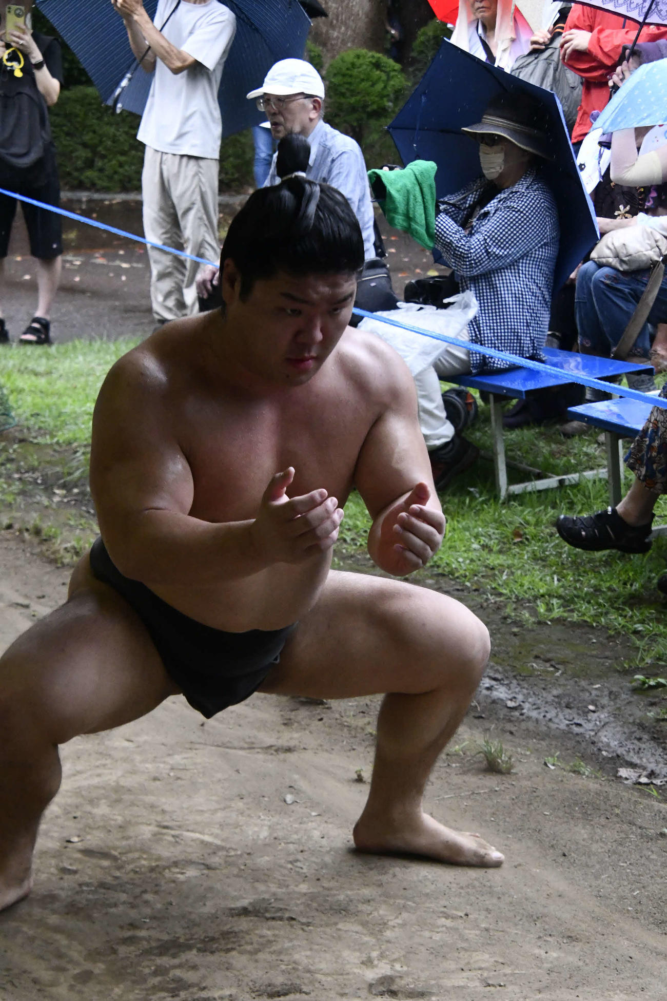稽古に励む石崎改め朝紅龍（撮影・平山連）