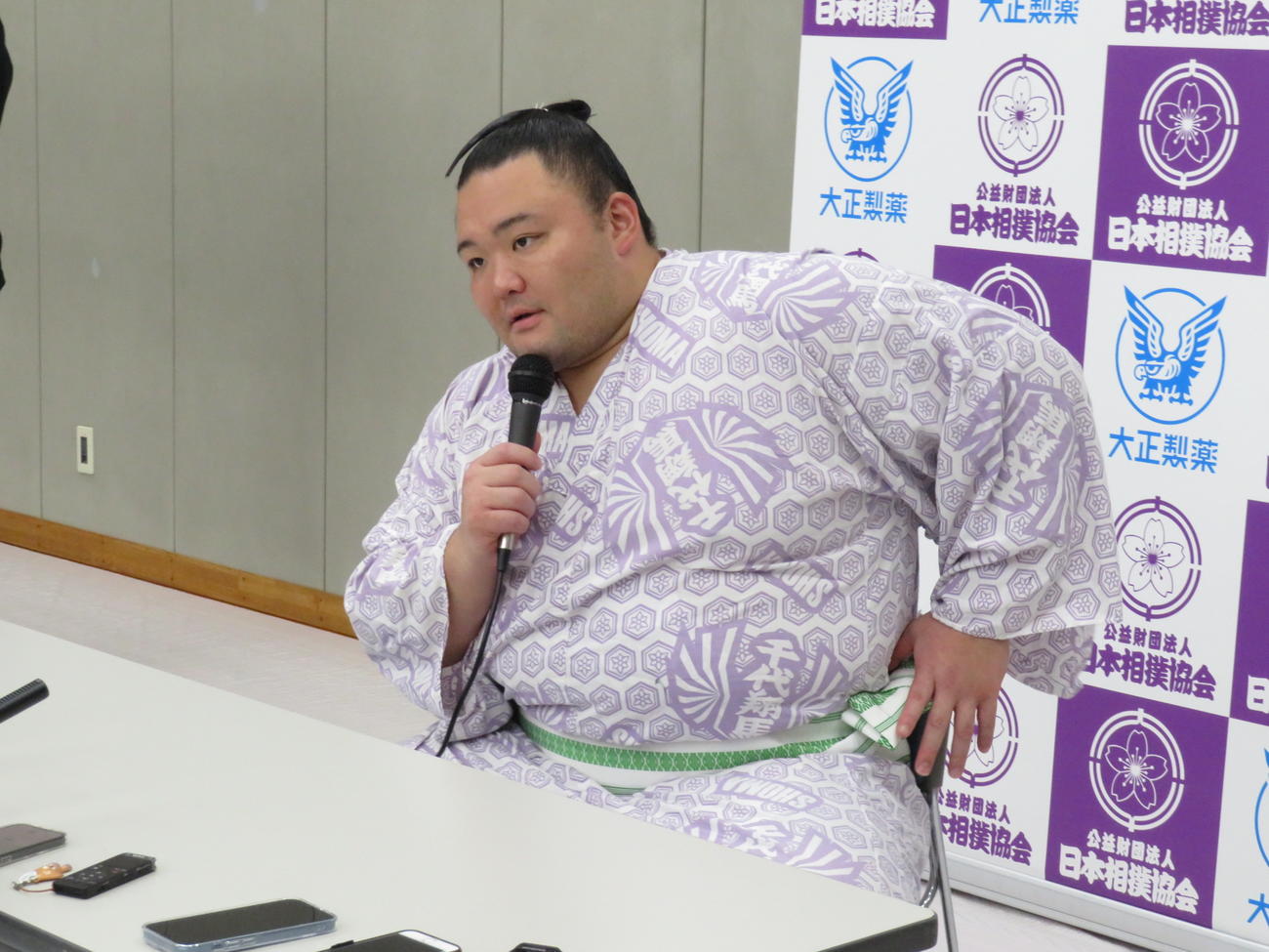 右足親指を痛めて地元ファンをヒヤリとさせたが、その後、会見で軽傷と説明した朝乃山