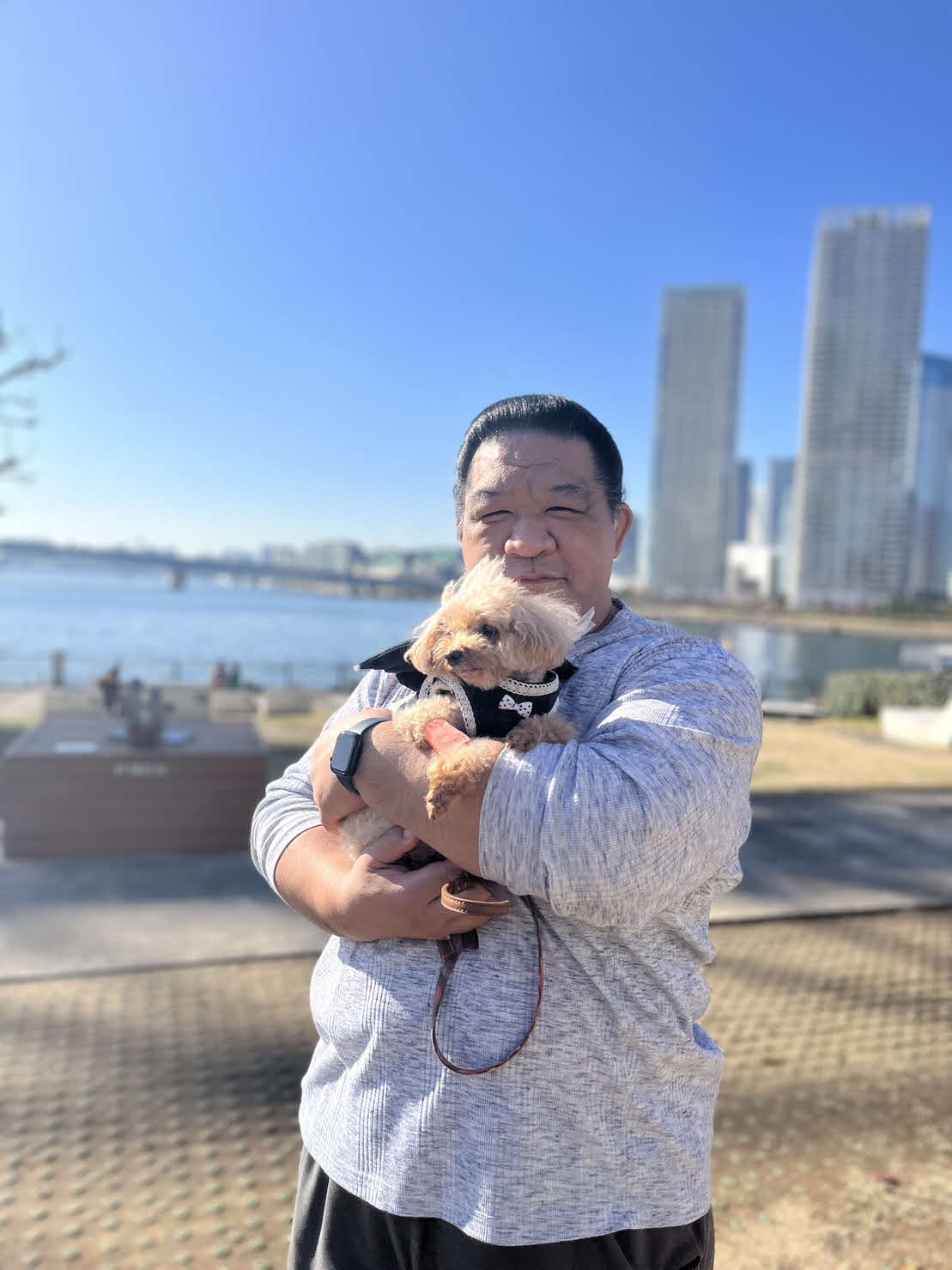 シェビーと浅香山親方（浅香山親方提供）