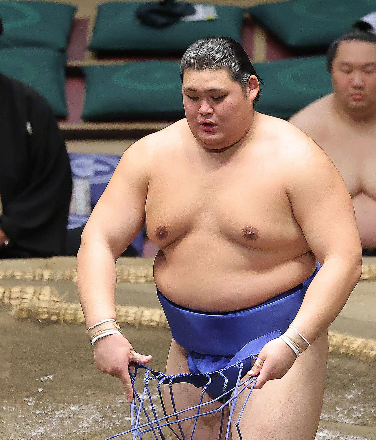 大の里は時疾風を押し出しで破る（撮影・河田真司）