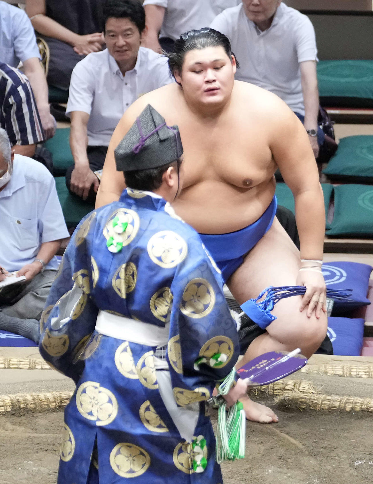 勝ち名乗りを受ける大の里（撮影・小沢裕）