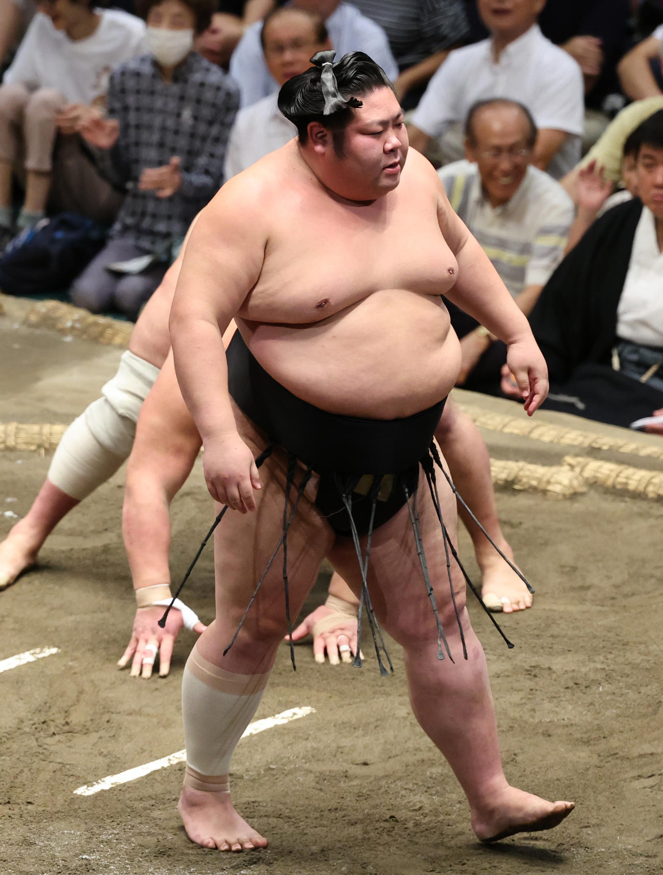 北勝富士をはたき込みで破った剣翔（撮影・野上伸悟）