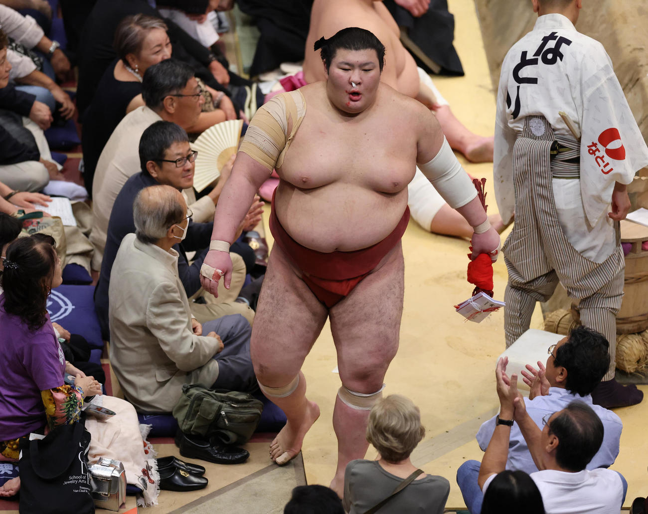 阿炎を寄りきりで破った熱海富士（撮影・野上伸悟）