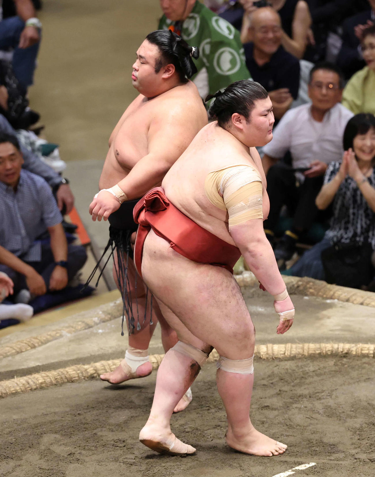 優勝決定戦で熱貴景勝（奥）に敗れた熱海富士（撮影・野上伸悟）