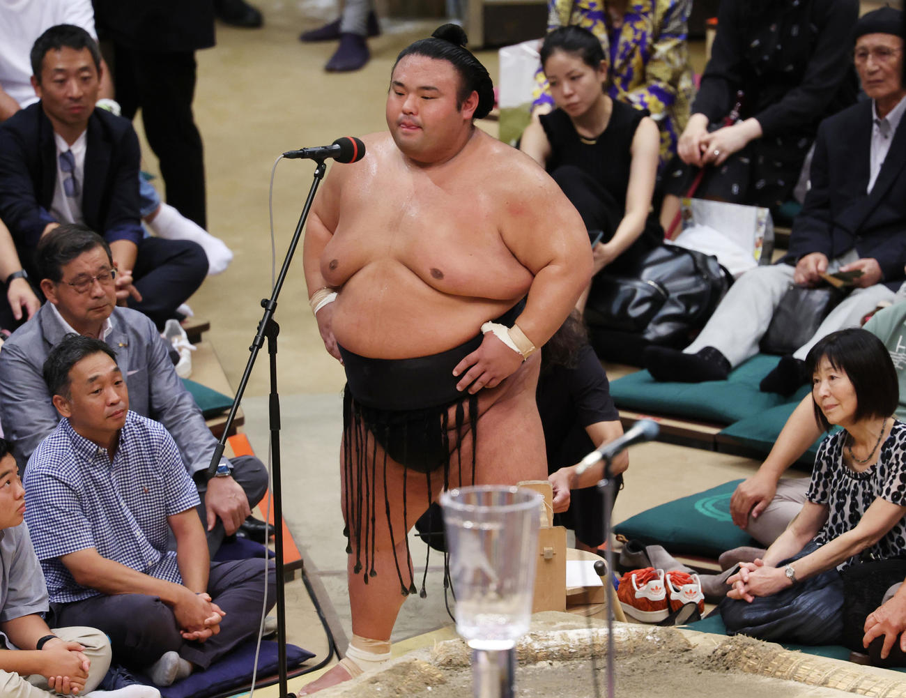 優勝インタビューに応じる貴景勝（撮影・野上伸悟）