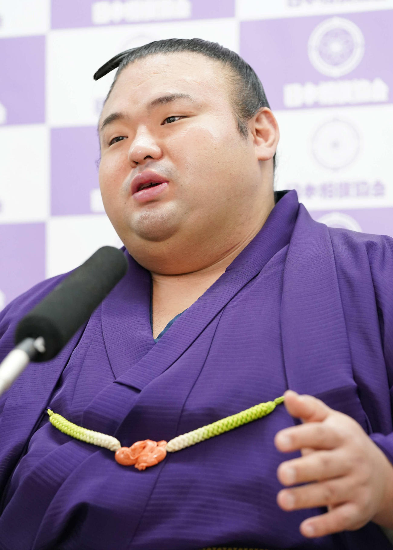 優勝一夜明け会見に臨む貴景勝（撮影・小沢裕）