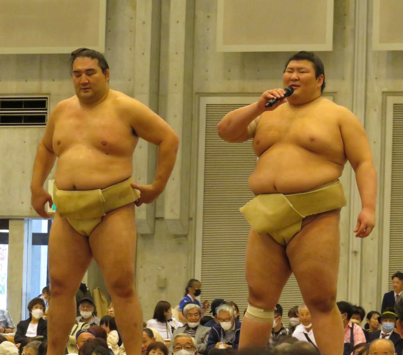 トークショーで質問に答える熱海富士（右）と竜電