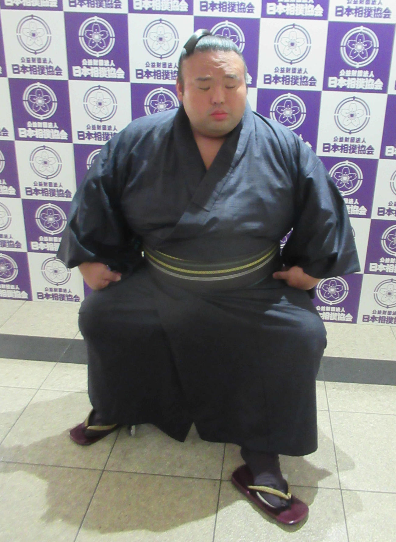 会見に臨んだ大関貴景勝（撮影・実藤健一）