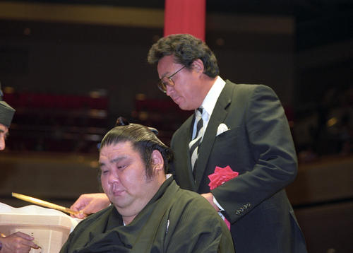 断髪式を行った朝潮(89年9月)