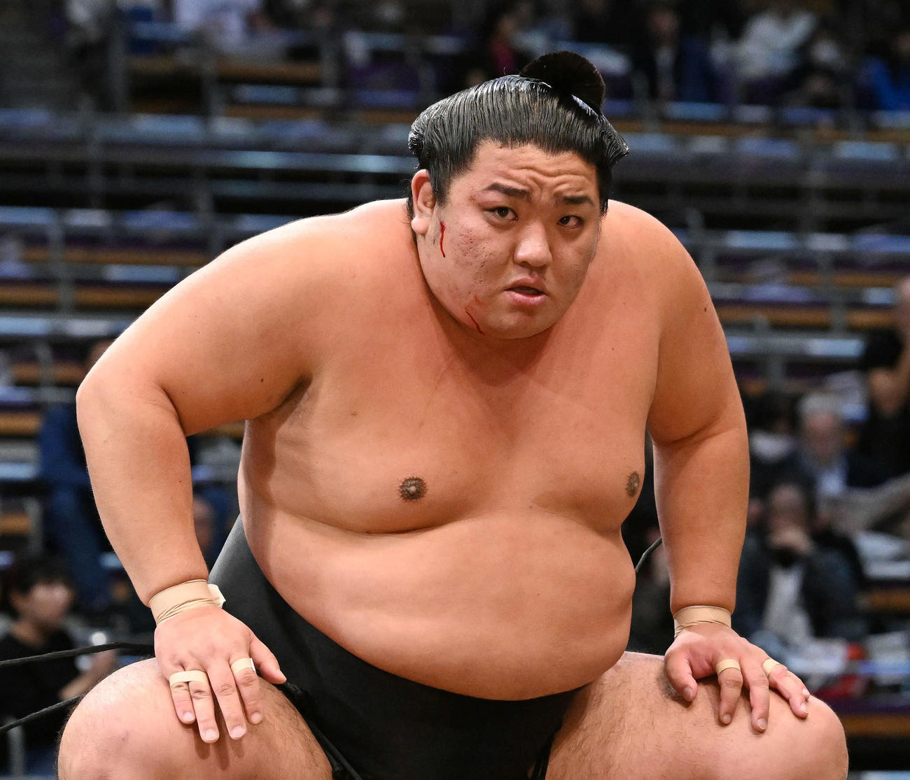 貴健斗との取り組みで流血した日翔志（撮影・滝沢徹郎）
