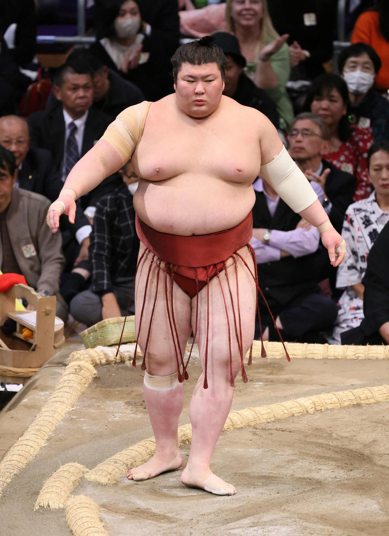 大相撲九州場所3日目　熱海富士が寄り切りで金峯山を破る（撮影・加藤孝規）