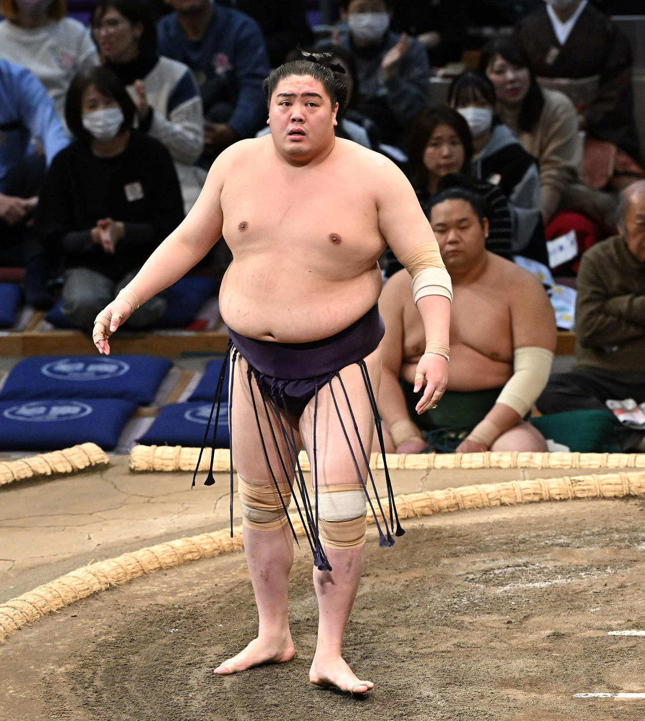 一山本は錦富士をはたき込みで破る（撮影・滝沢徹郎）