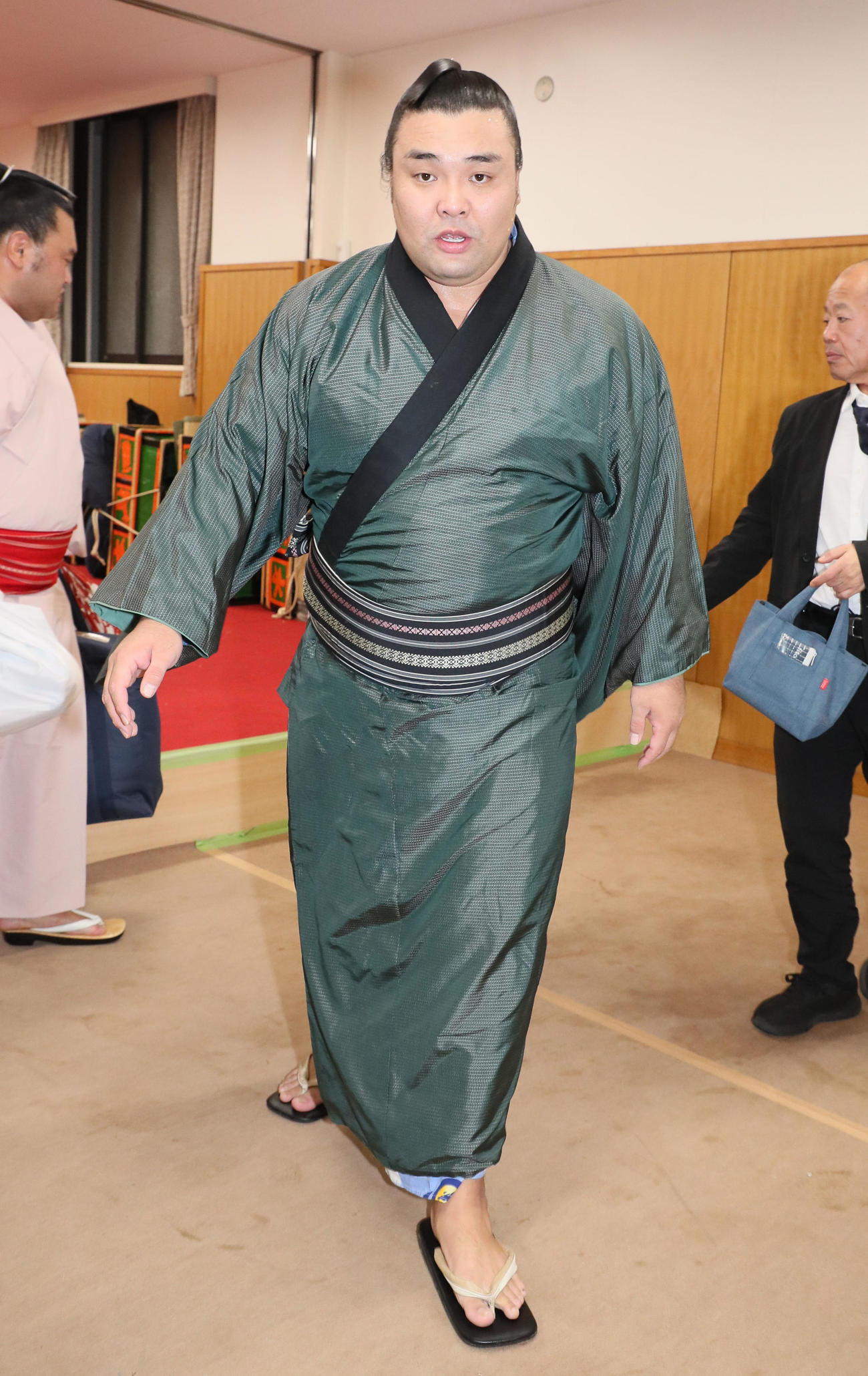 大相撲九州場所11日目　着替えて引き上げる霧島（撮影・代表撮影）