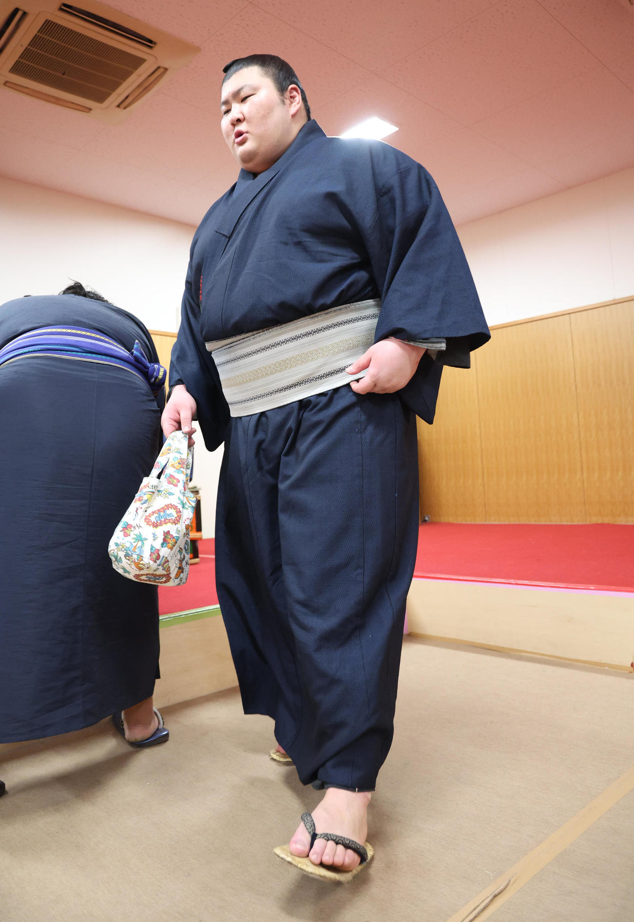 大相撲九州場所14日目　着替えて引きあげる熱海富士