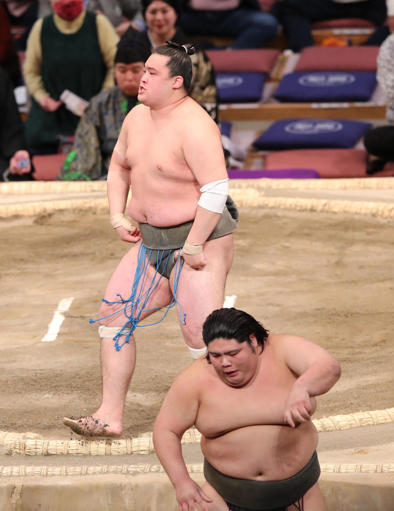 大相撲九州場所千秋楽　序二段優勝決定戦　城間を押し出しで破る大凜山（撮影・梅根麻紀）
