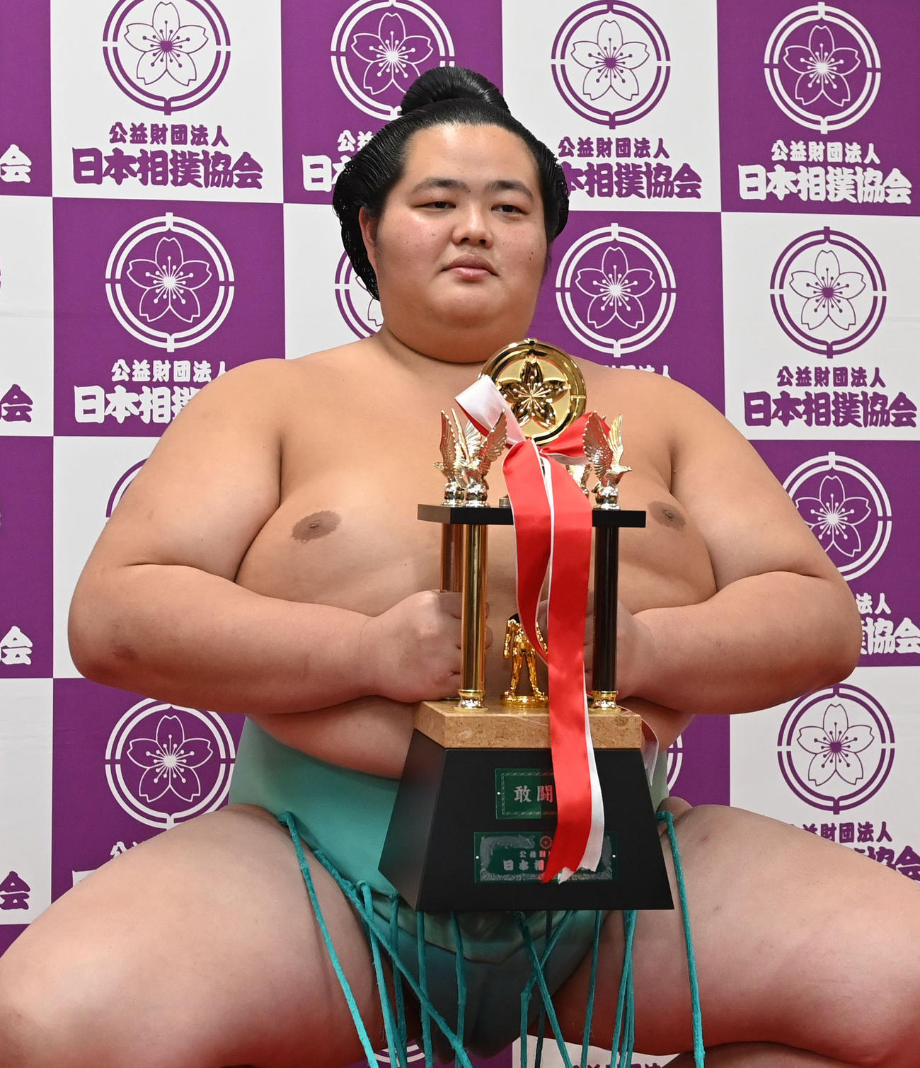 敢闘賞を受賞した琴ノ若（代表撮影）