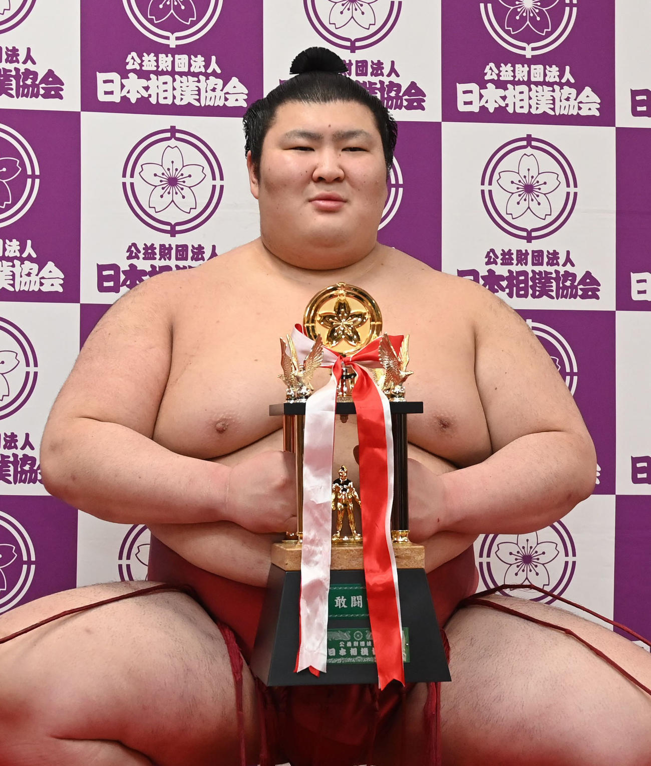 敢闘賞を受賞した熱海富士（代表撮影）