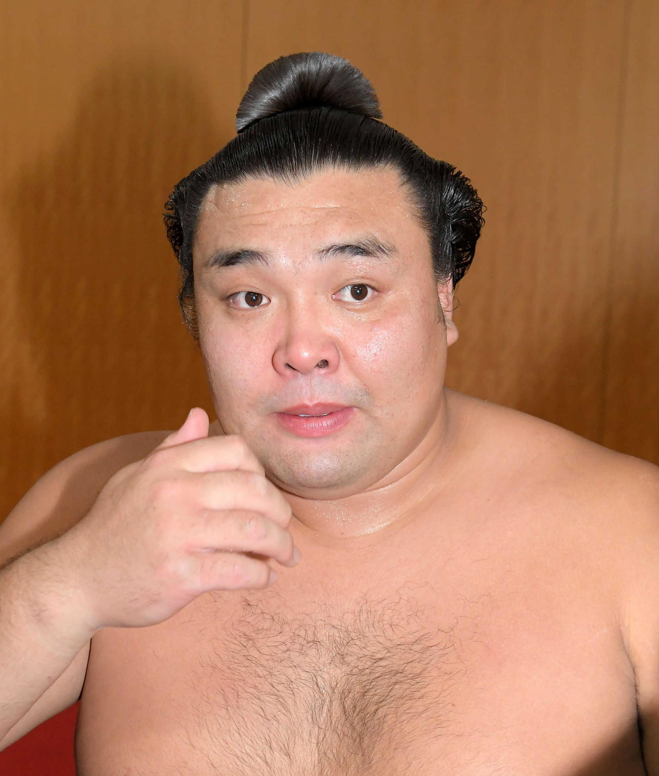 2度目の優勝を果たし、喜びをかみしめる霧島（代表撮影）